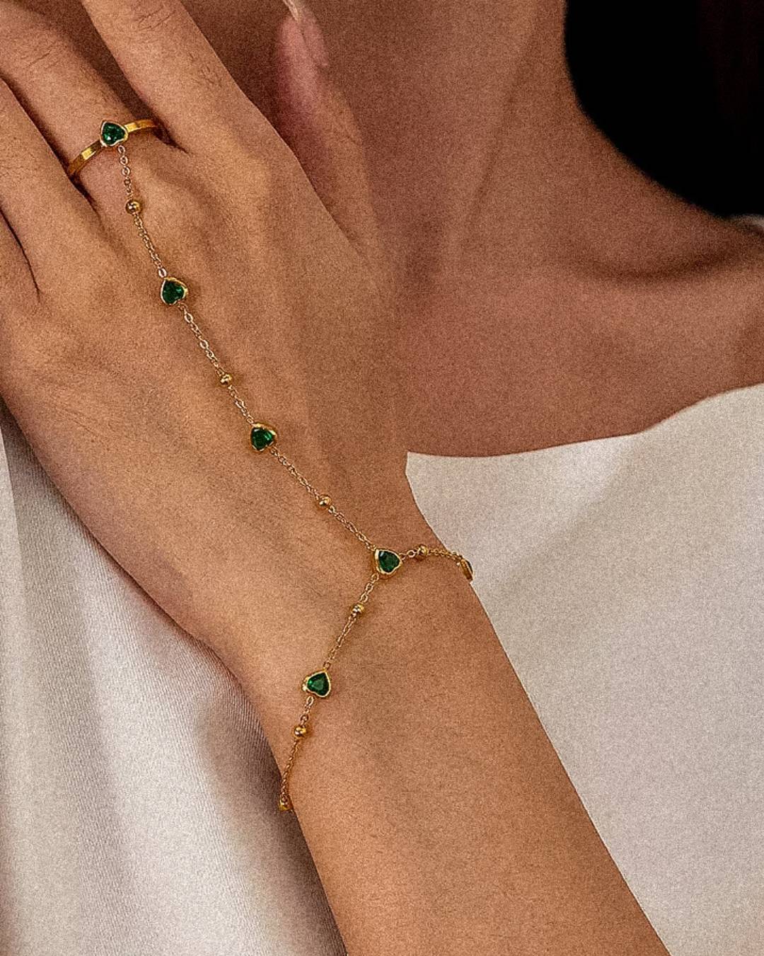 Cuore di Smeraldo Hand Chain - Image 3
