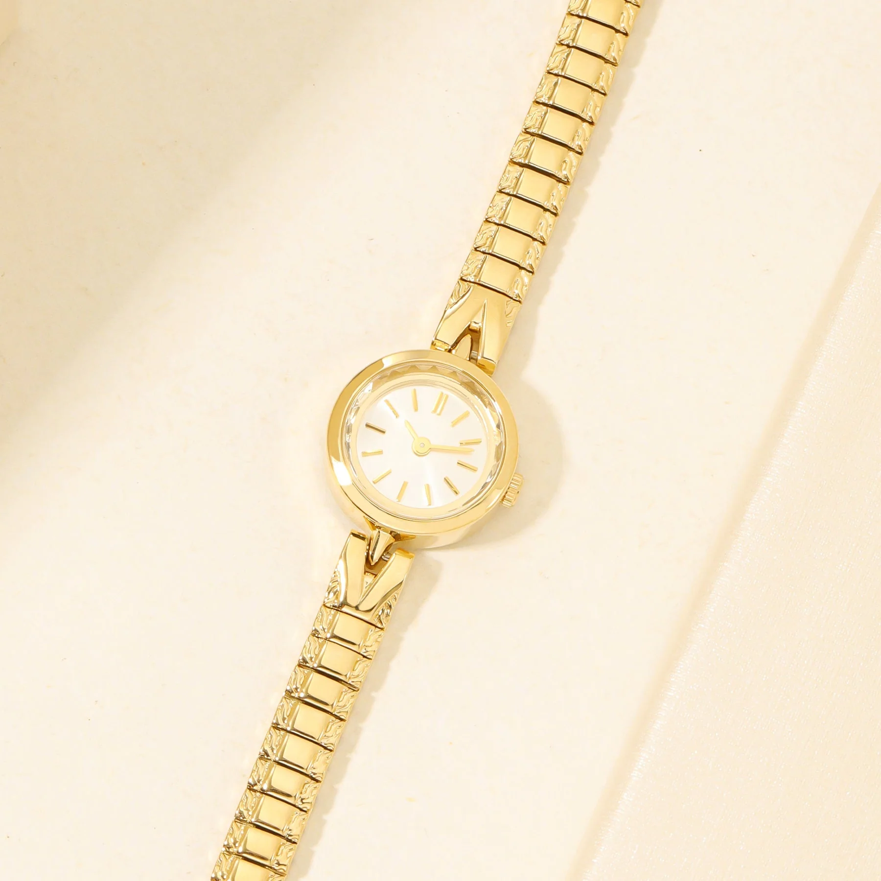 Dainty Vintage Watch - Image 3